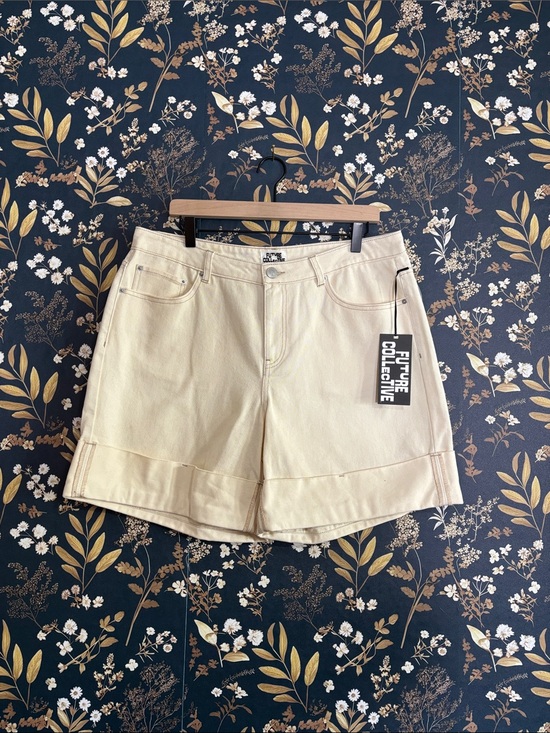 Future Collective Pants - Future Collective Cream High-Rise Cotton Shorts Size 12